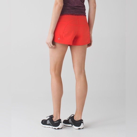 🆕❤️ Lululemon Tracker Short III - Alarming Miss Mosaic Red Grape - Picture 3 of 11